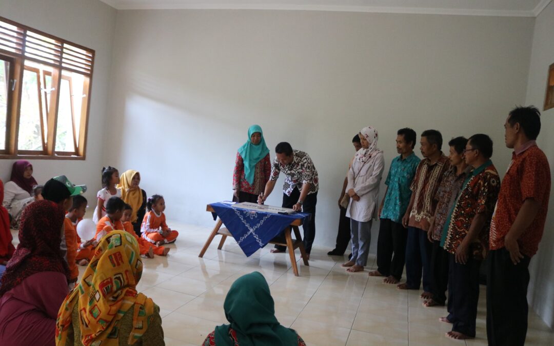 Kades Dermaji Resmikan Penggunaan Gedung Posyandu Sari Asih