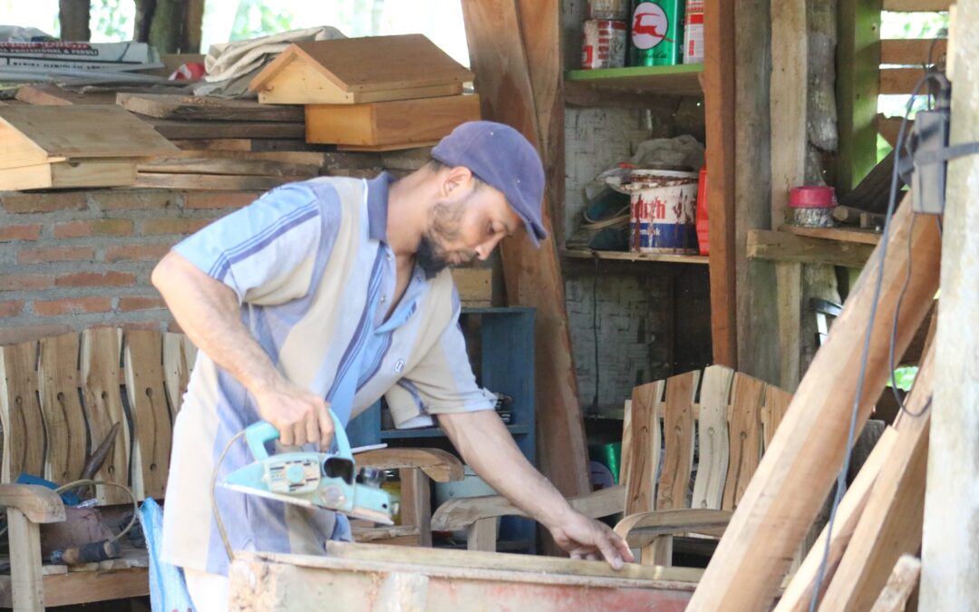 Kusyono, Generasi Tukang Kayu Muda dari Desa Dermaji