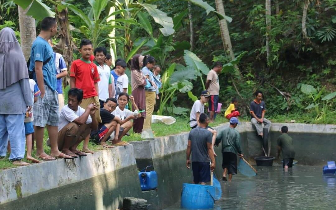 Tradisi Bongkar Tamanan Jelang Lebaran
