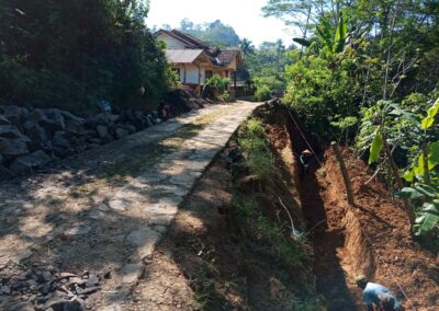 Jalan Grumbul Sirongge Desa Dermaji Mulai Dibangun