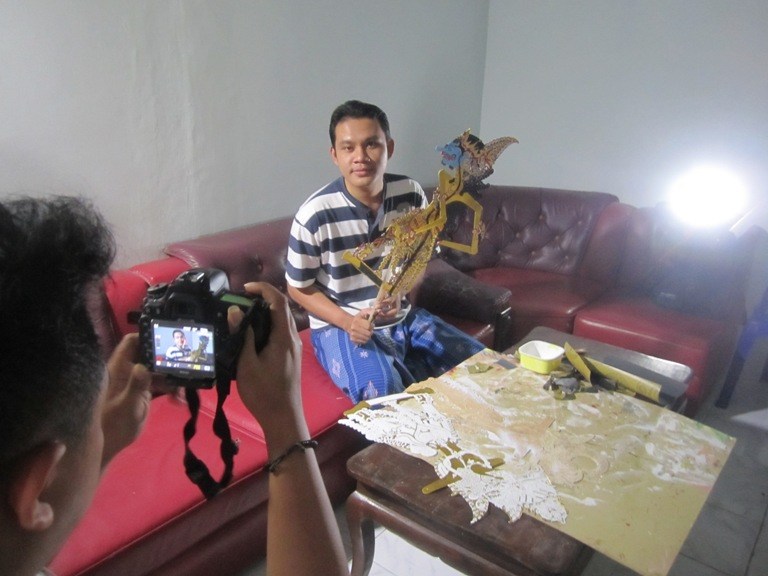 Bowo, Penatah Wayang Kulit dari Desa Dermaji