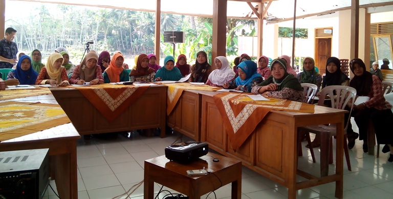 Pemdes Dermaji Selenggarakan Pelatihan Menulis bagi Kader Perempuan