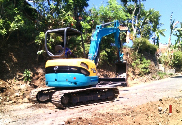 Pembangunan Drainase Jalan Pertigaan Karangjambu Dimulai