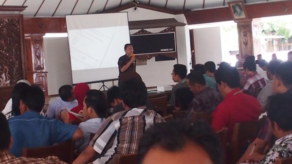 Kades Dermaji Berbagi Cerita pada Acara Seminar Desa 2.0 di Bojonegoro