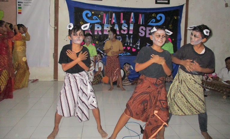 Gelar Seni Meriahkan Acara Perpisahan KKN Unsoed