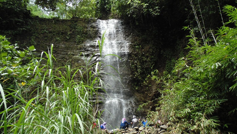 Berwisata ke Curug Wana Suta dan “Ubudnya” Desa Dermaji