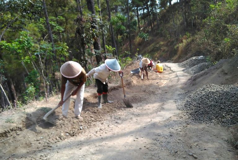 Jalan Igir Citunggul Desa Dermaji Diperbaiki