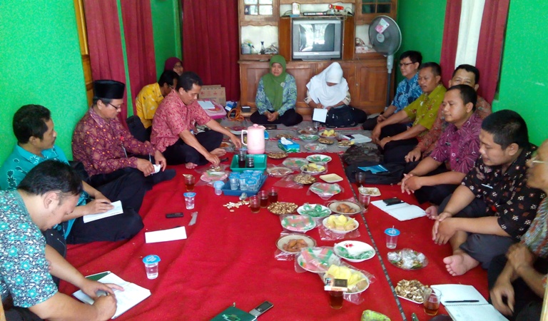 PPKBD Se-wilayah Kecamatan Lumbir Selenggarakan Pertemuan di Desa Dermaji