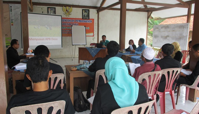 Pemdes Dermaji Selenggarakan Diskusi “Bedah APBDesa”