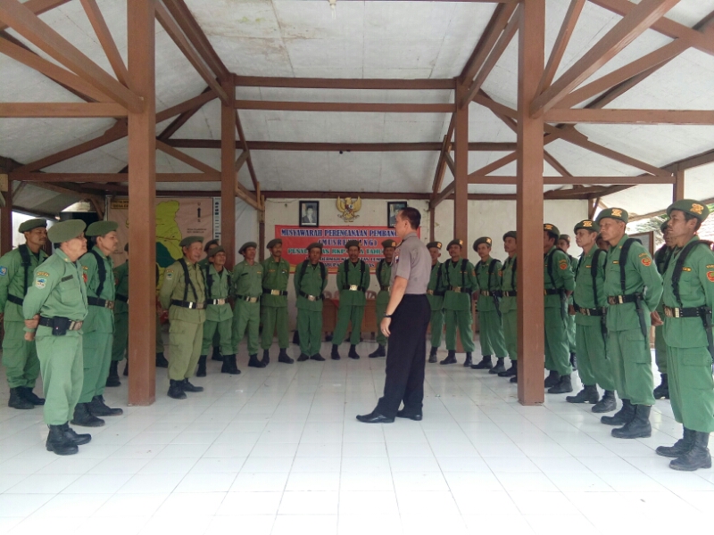 Pembinaan Linmas Desa Dermaji oleh Sat Binmas Polres Banyumas