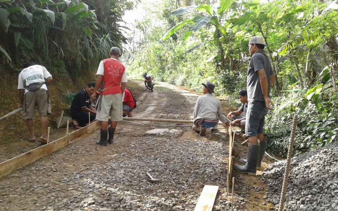 Jalan Tonjong Grumbul Sirongge Mulai Dibangun Kembali
