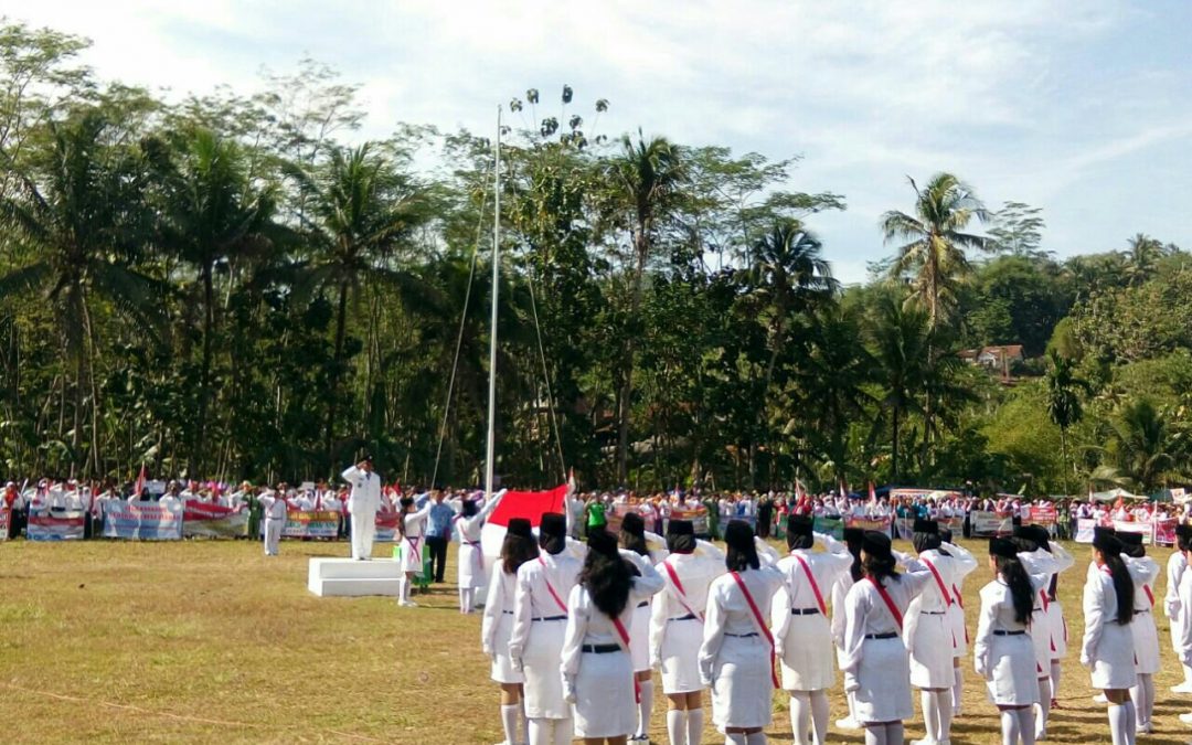 Ribuan Warga Dermaji Ikuti Upacara Peringatan HUT Proklamasi Kemerdekaan RI ke-72 di Lapangan Kubang Aji
