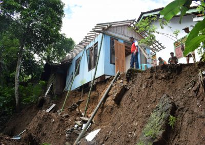 Hujan Deras di Desa Dermaji Akibatkan Tanah Longsor dan Jalan Ambles