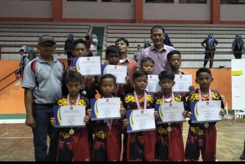 Tim Bola Voli Putra SD Negeri 1 Dermaji Raih Medali Perak pada Popda Tingkat Kabupaten Banyumas 2019