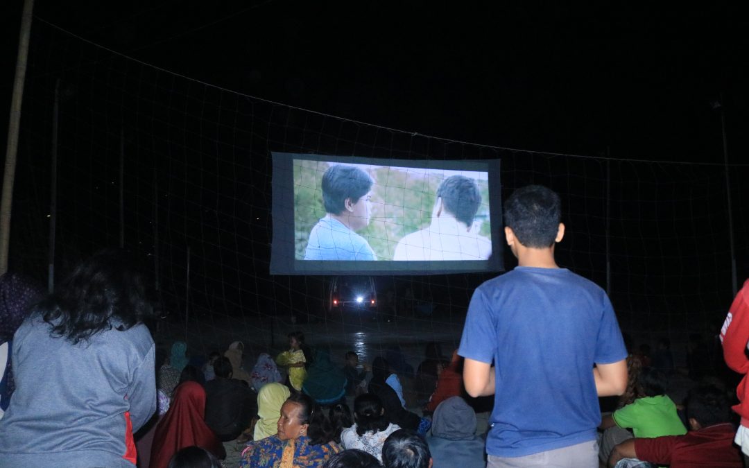 Layar Tancep Hangatkan Suasana Malam Warga Dermaji