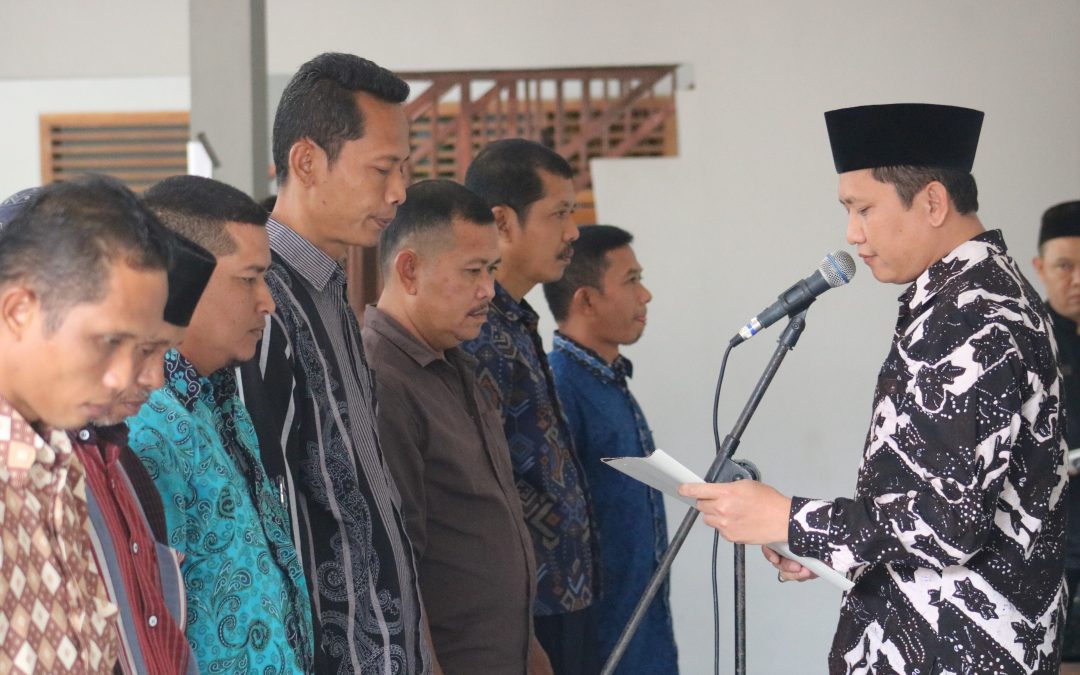 Kades Dermaji Kukuhkan Ketua RT dan RW Baru