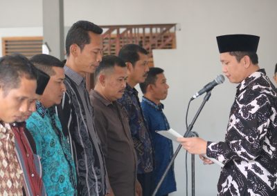 Kades Dermaji Kukuhkan Ketua RT dan RW Baru