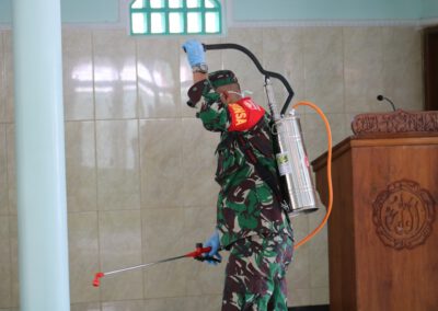 Cegah Covid-19, Satgas Dermaji Lakukan Penyemprotan Disinfektan