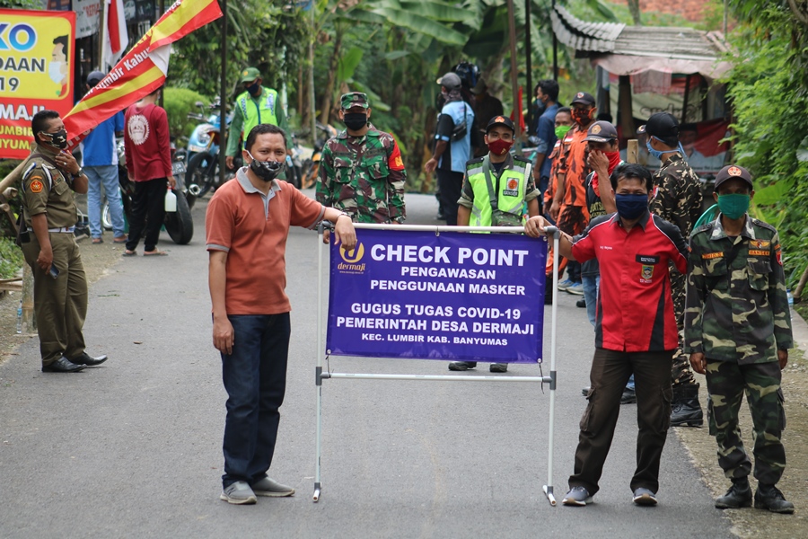 Gugus Tugas Covid-19 Desa Dermaji Lakukan Operasi Penggunaan Masker