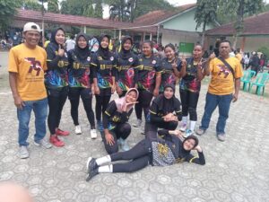 Tim Bola Voli Putra dan Putri Desa Dermaji Juara Tingkat Kecamatan Lumbir