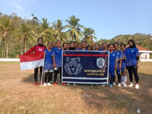 Tim Sepak Bola Putri RW 01 Berhasil Menjuarai Piala Kemerdekaan Tingkat Desa Dermaji