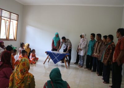Kades Dermaji Resmikan Penggunaan Gedung Posyandu Sari Asih