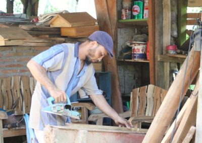 Kusyono, Generasi Tukang Kayu Muda dari Desa Dermaji