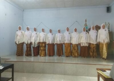 Peringati Hari Ibu, PKK RW 5 Desa Dermaji Selenggarakan Lomba Koor Menyanyi