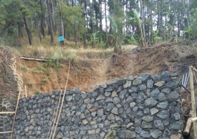 Talud Pengaman Jembatan Cimencos Dibangun